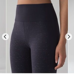 LULULEMON Free To Flow Crop in Midnight Navy